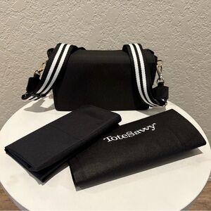 Tote Savvy ‘The Change Kit’ Diaper/Wipes Crossbody Bag NWT